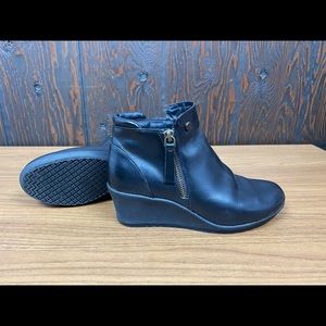 Mozo black non slip wedges